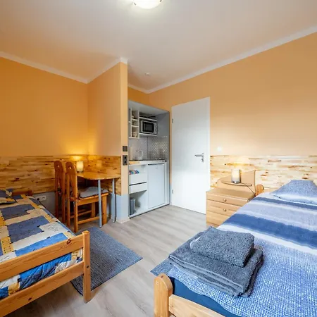 Lägenhet Ein Mit Fussbodenheizung Und Pantrykueche In Der Naehe Der Messe