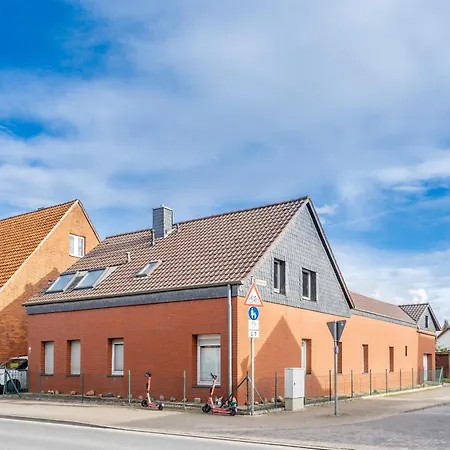 Ein Mit Fussbodenheizung Und Pantrykueche In Der Naehe Der Messe Dusche Und Wc Werden Gemeinschaftlich Genutzt *
