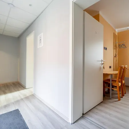 Ein Mit Fussbodenheizung Und Pantrykueche In Der Naehe Der Messe Dusche Und Wc Werden Gemeinschaftlich Genutzt Daire Hannover