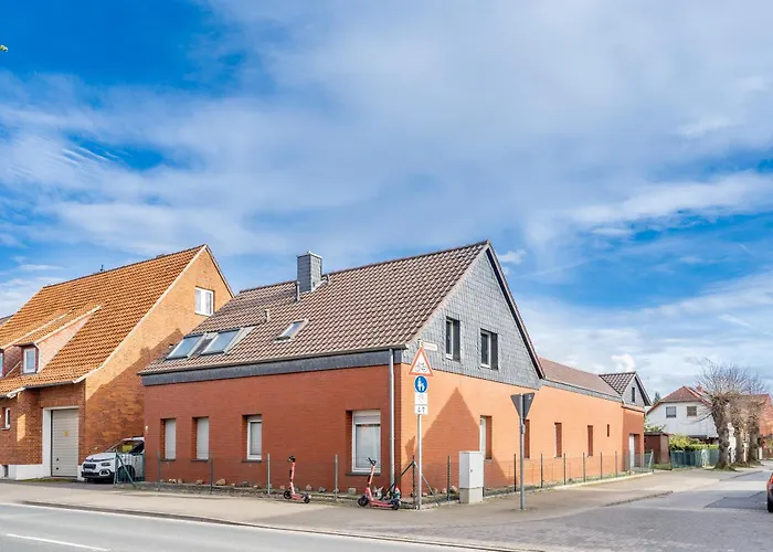 Ein Mit Fussbodenheizung Und Pantrykueche In Der Naehe Der Messe Dusche Und Wc Werden Gemeinschaftlich Genutzt *